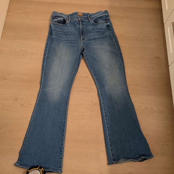 34 Mother Weekender Layover Mid Rise Flare 1585 1008 Ret $248 - Picture 3 of 16